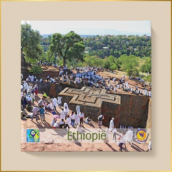 Voorkant van fotoboek met ceremonie in Ethiopië