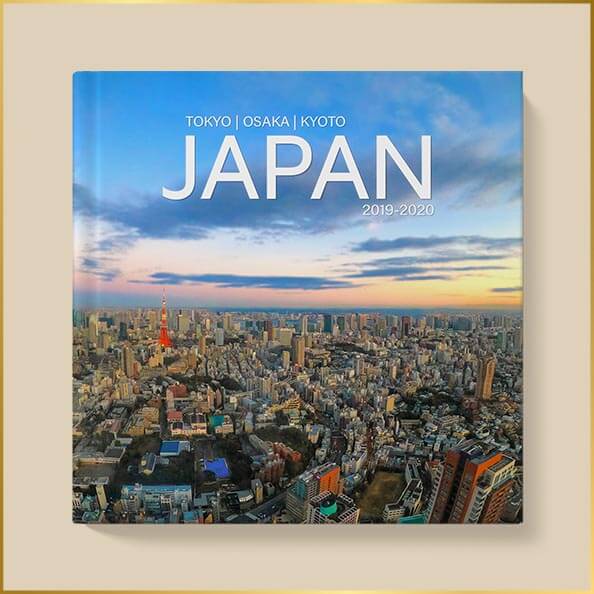 Voorkant van fotoboek met uitzicht over de skyline van Tokio
