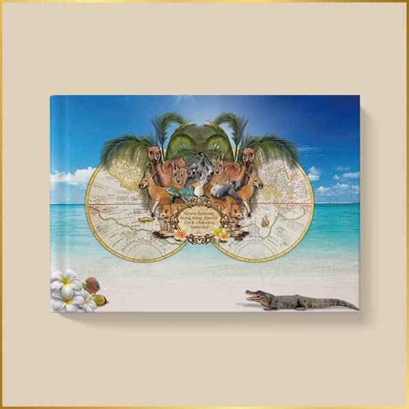 Omslag van fotoboek met palmbomen, bloemen, kamelen, kangoeroes, koala en een krokodil met een wereldkaart op het strand